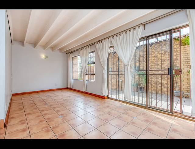 2.5 BEDROOM TOWNHOUSE TO LET IN PARKMORE
